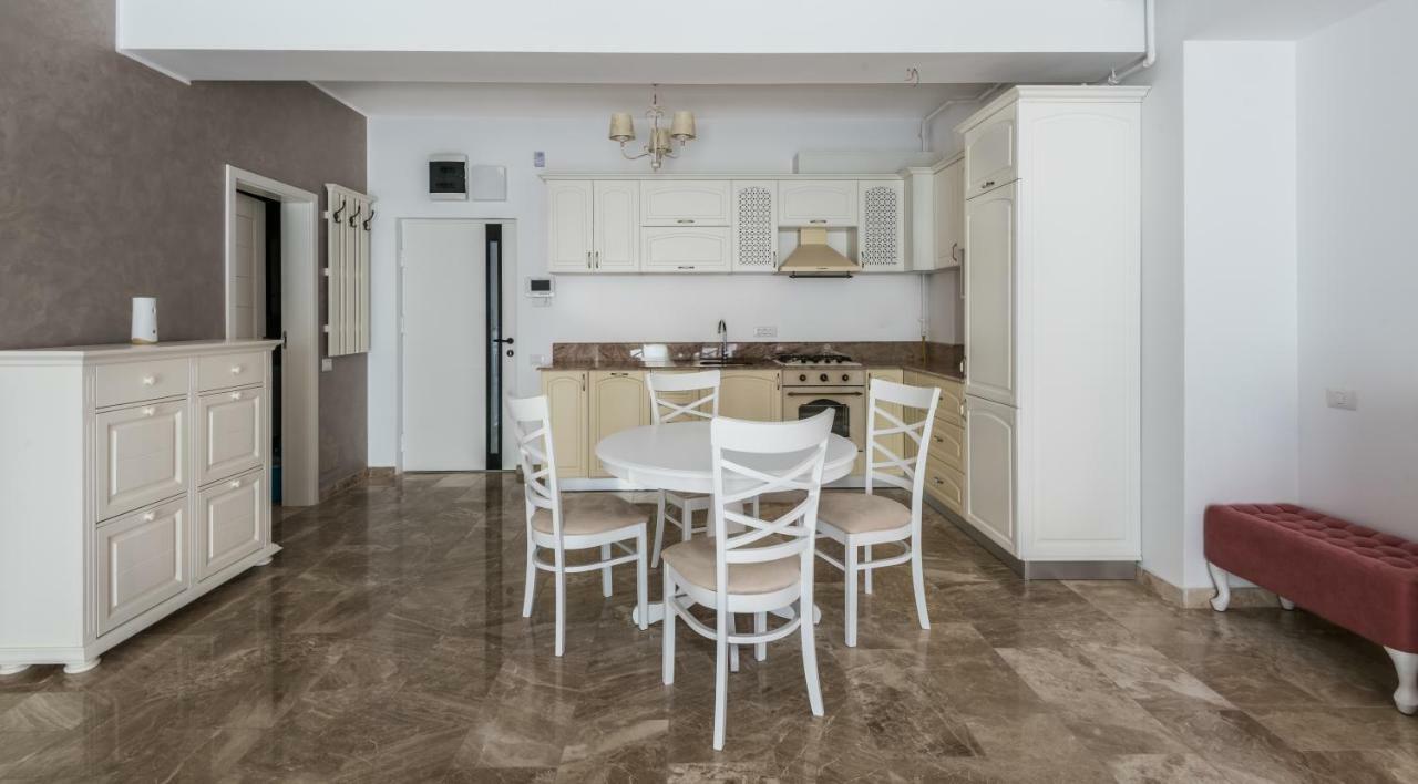 Sns Apartament In Vila Sophia Мамая Екстериор снимка